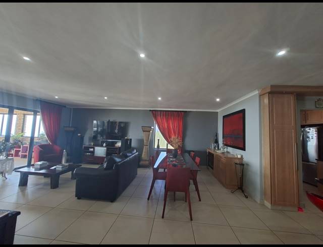 6 BEDROOM HOUSE FOR SALE IN DA NOVA